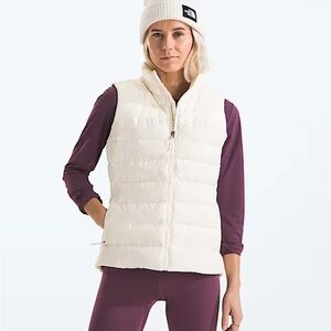 The North Face Aconcagua 3 Vest in White Dune L